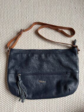 Vintage Valentina | 90s Italien Leather Navy Hobo Bag | Boho Minimal